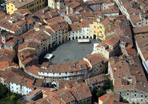 Photo of Lucca amphiteatre