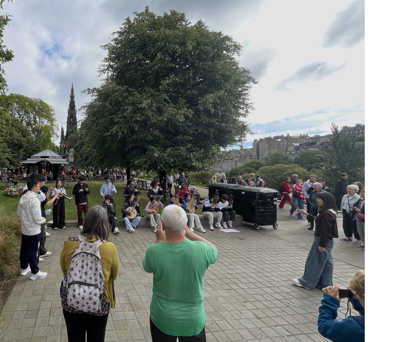 A Chinese youth orchestra gives an impromptu concert in Edinburgh city centre, August 2026. Photo: ENAT