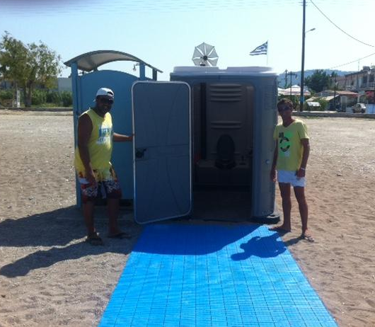 image Toilette adaptée sur la plage Cosi